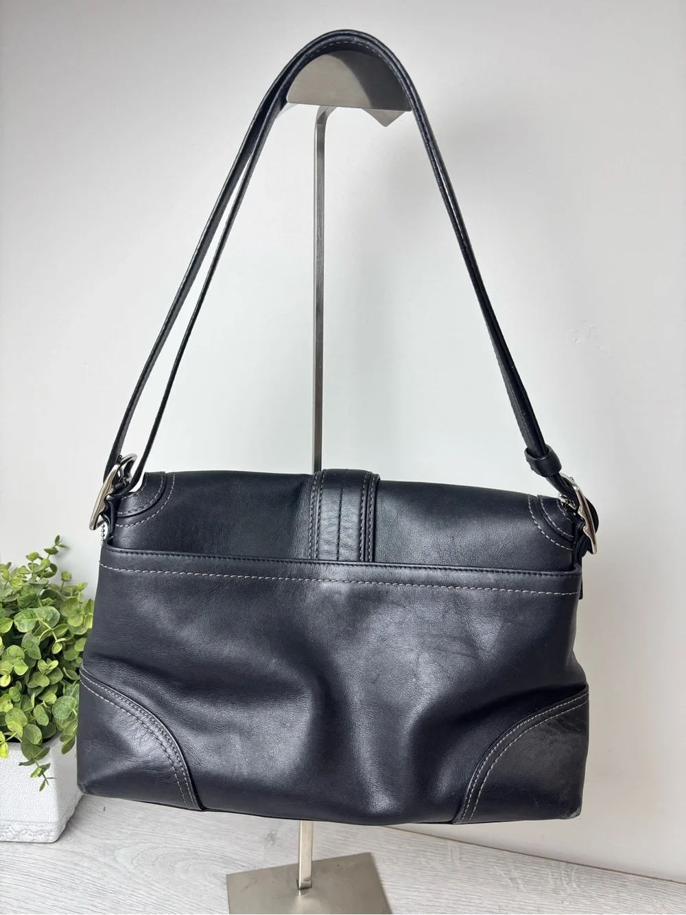 Coach Hampton Black Leather Buckle Flap Shoulder Bag Contrast Stitch Purse